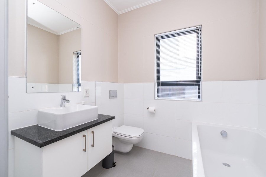 To Let 2 Bedroom Property for Rent in Vredehoek Western Cape